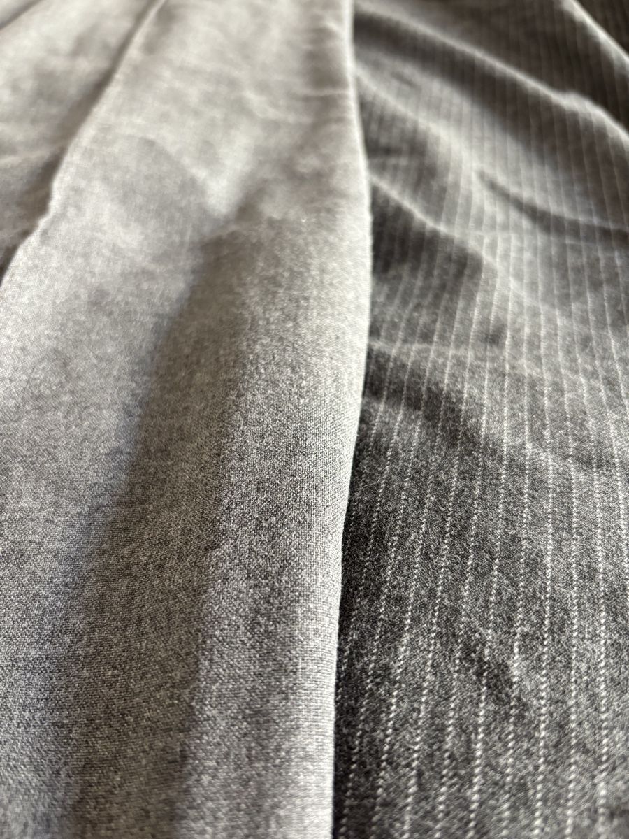 Lots de vêtements: 2 Pantalons classique  – D'occasion à Crans-Montana par Jano_brn 1