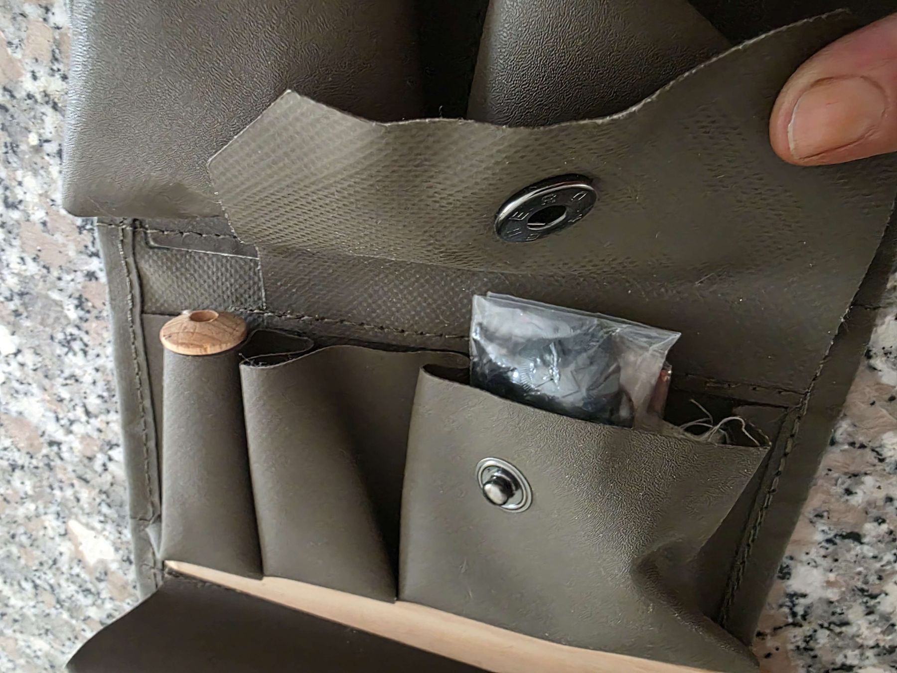 Schweizer Armee Prodotti di pulizia: Schweizer Armee Schuhputzset mit Tasche – Usato da Riniken venduto da Strikeone 2