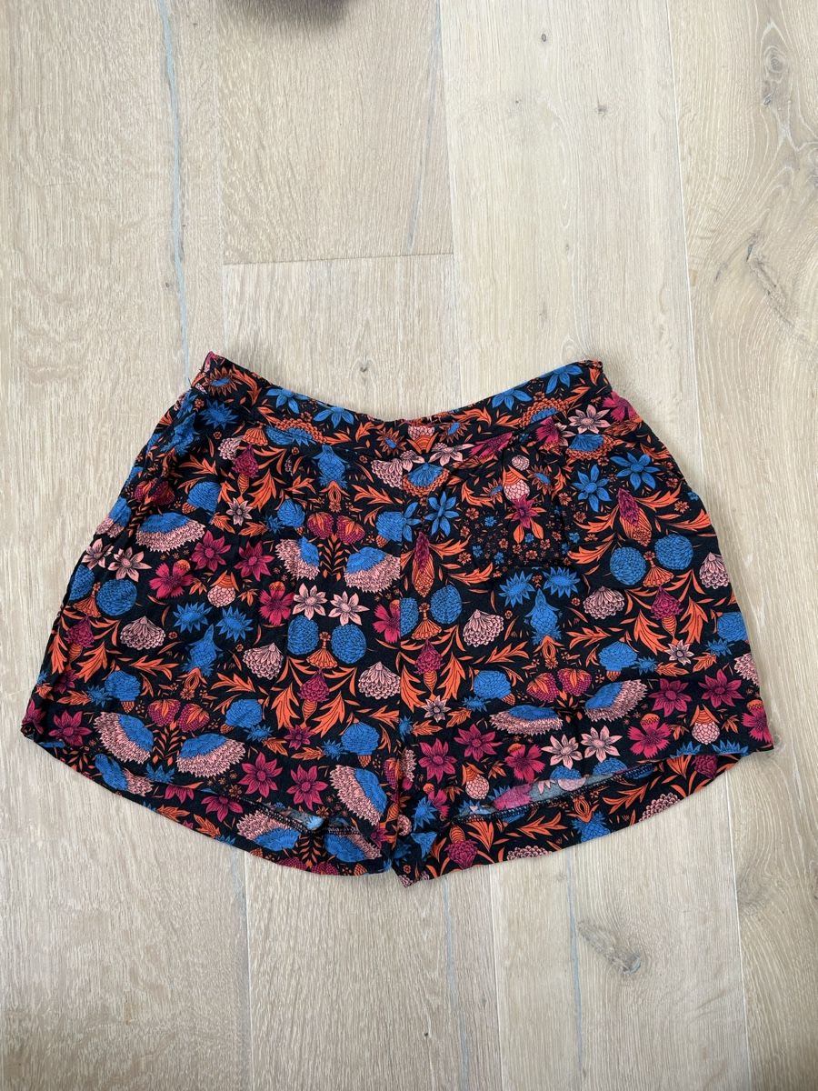 H&M Pantaloni: H&M Shorts Grösse 34 – Usato da Niederhelfenschwil venduto da aur_ms6f