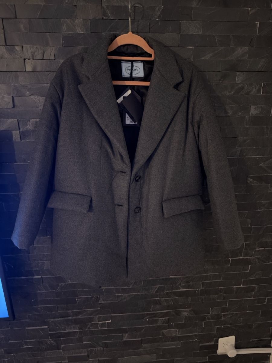 Prada Cappotti: PRADA Wool Blend Coat – Nuovo (secondo la descrizione) da Gebenstorf venduto da AA2015