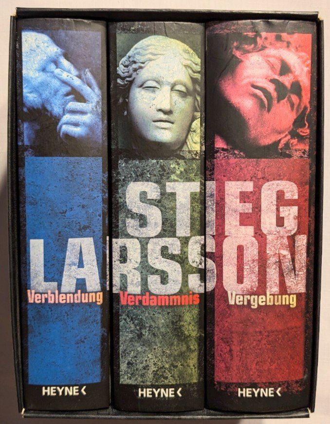 Libri: Die Millennium - Trilogie von Stieg Larsson – Nuovo (secondo la descrizione) da Wängi venduto da ABIZONE-86 2