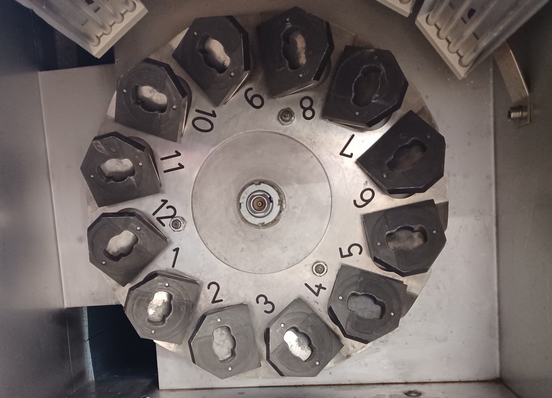 Accessori da laboratorio: Mathis Labomat BFA-8 Beaker dyeing system – Difettoso da Niederdorf venduto da LeptonAG_Labor 5