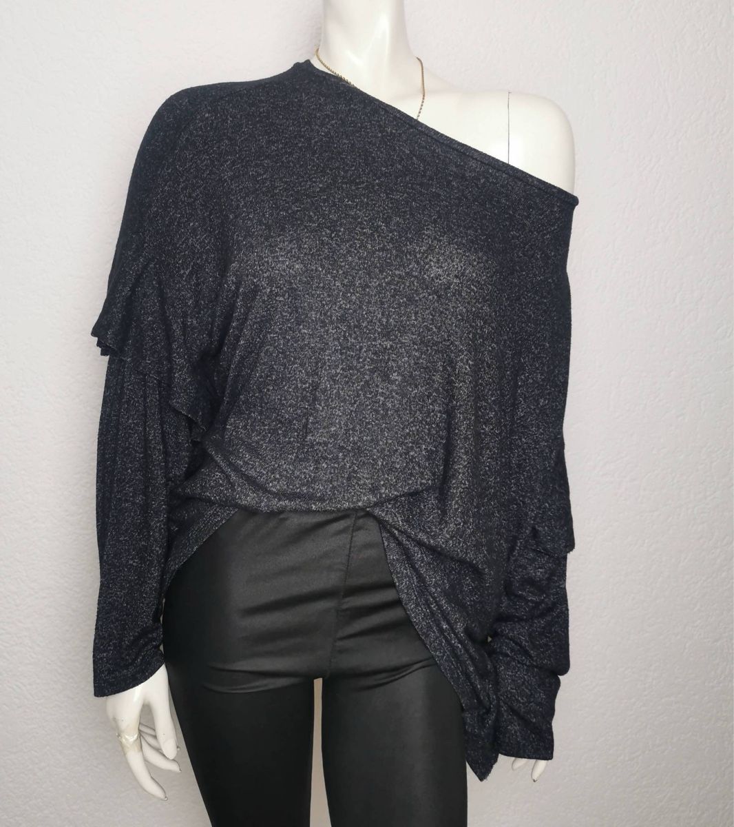 Maglioni & Felpe: Pullover Oberteil meliert Dunkelgrau mit Volants - L – Usato da Wettingen venduto da JasminL92-4