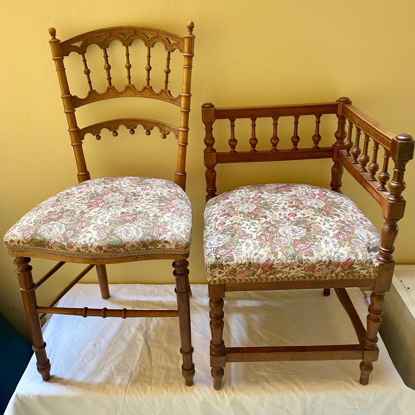 Sedie: Antike Stühle mit Blumenmuster - 2er Set – Usato da Krauchthal venduto da MEWA01
