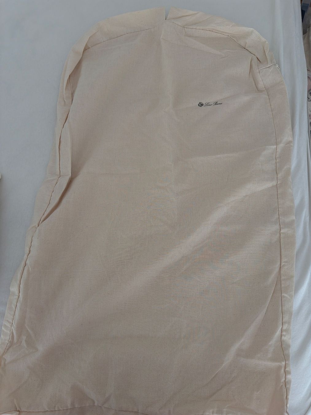 Loro Piana Taschen: Loro Piana Kleidersack – Gebraucht aus Roggwil TG von est_r5x7