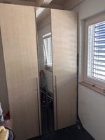 Kleiderschrank weiss mit Spiegelfronten zu verkaufen