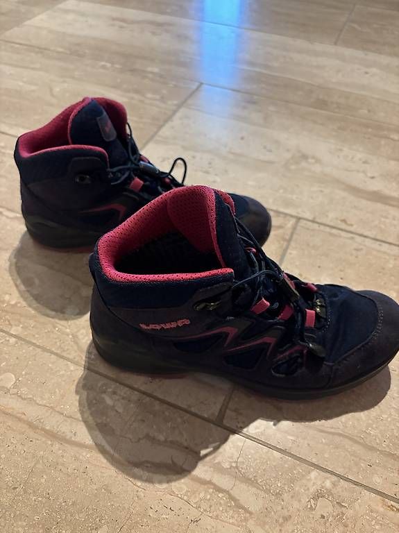 Chaussures garçon: Wanderschuhe Lowa Gore-Tex Gr.37 – D'occasion à Lengnau BE par hs67 1
