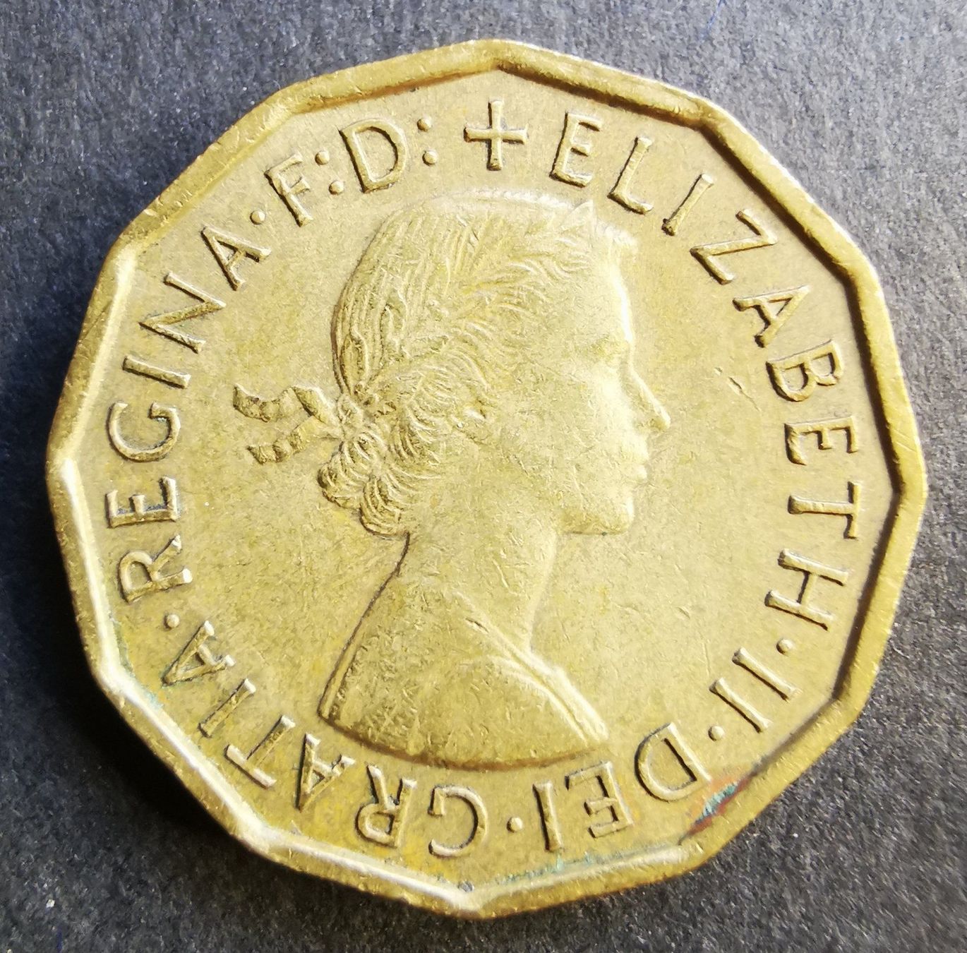 Tutti le monete: P119 Angleterre 3 Pence Elizabeth II 1965 – Usato da Cousset venduto da Patricio77
