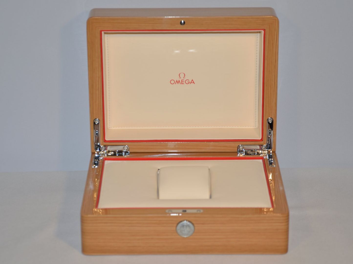 Omega Boîtes de montres: Omega Holz Box - Original – D'occasion à Dotzigen par H-1994