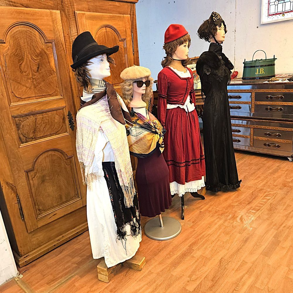Altro in Decorazioni & Accessori: Schaufensterpuppen. Influenzerinnen. – Usato da Trun venduto da artantic 6