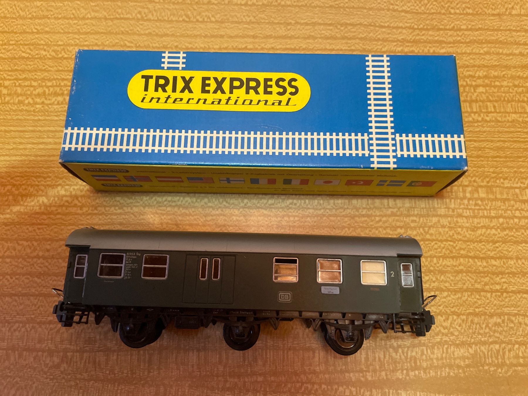 Trix Modellini di ferrovie: Trix Express H0 3727 DB 2. Klasse – Usato da Suhr venduto da Daneli7 4