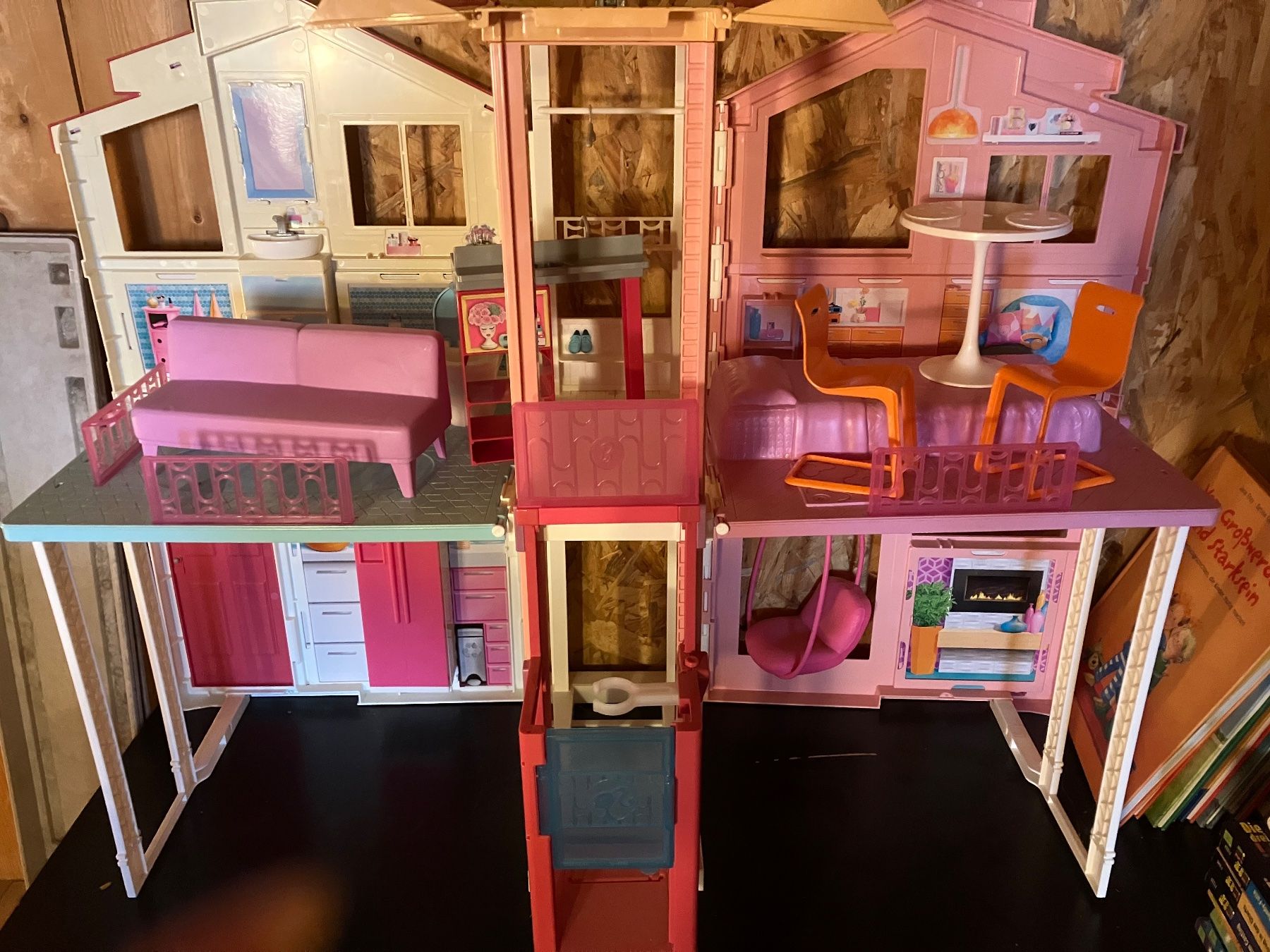 Spielhäuser: Barbie Haus mit Camper – Gebraucht aus Spiez von