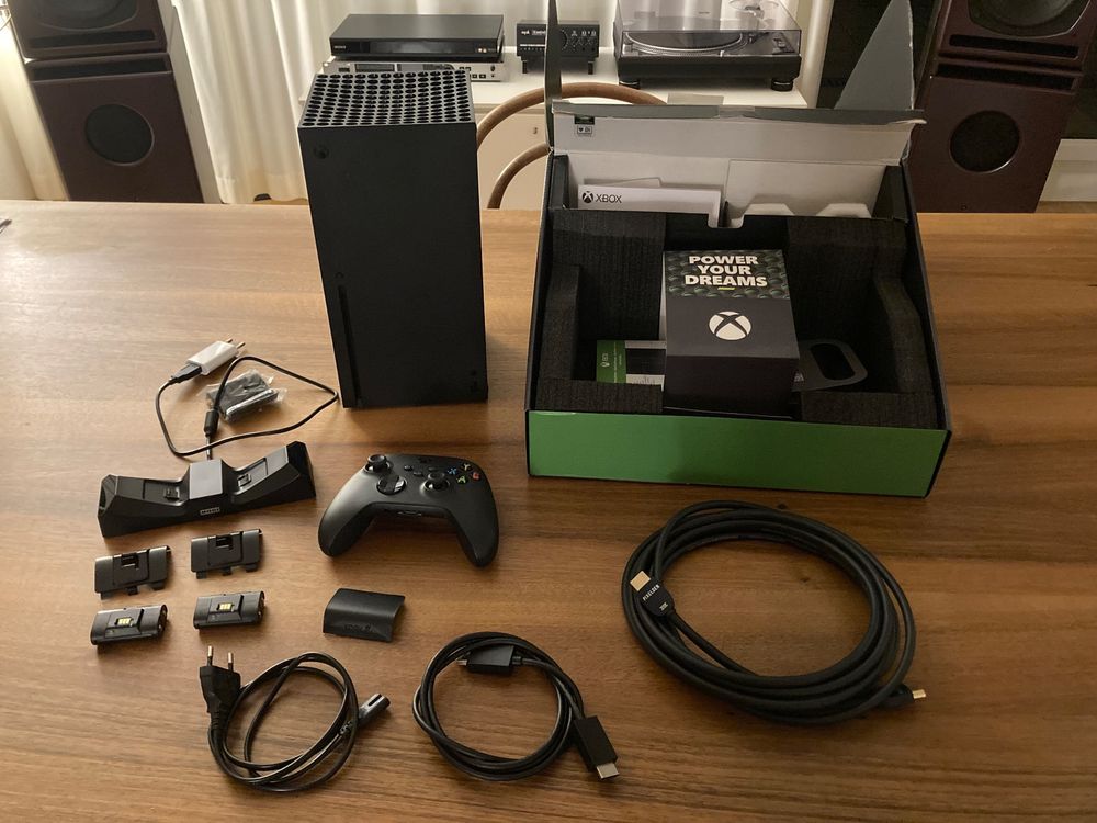 Xbox Series X + Charging Station Kaufen auf Ricardo