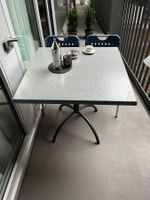 Tisch aus Metall mit zwei Stühlen für Balkon Garten Terrasse