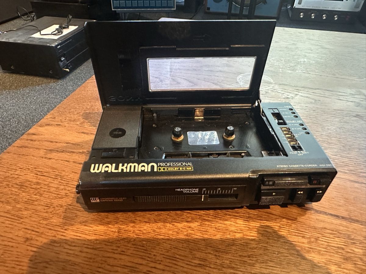 Sony Tragbarer Mediaplayer: Sony Walkman – Defekt aus Vevey von Dborg 1