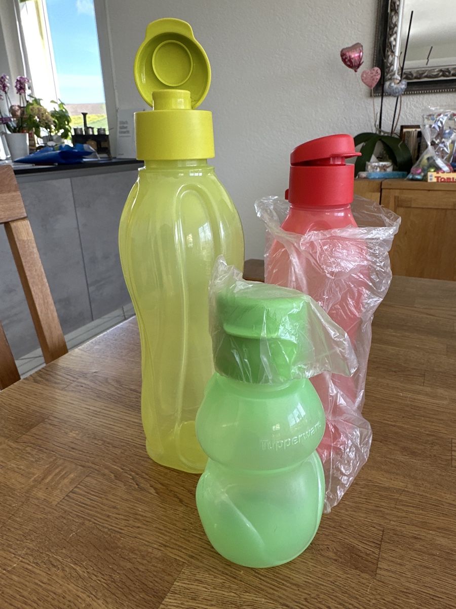 Borracce & Thermos: 3 Tupperware Trinkflaschen, versch Grössen, 2 x neu – Nuovo (secondo la descrizione) da Krauchthal venduto da Kiddy32 1