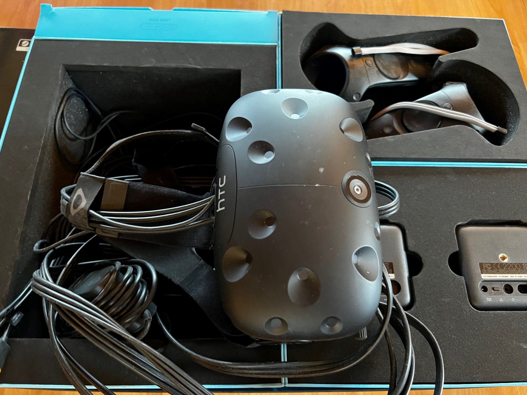 Casco VR: HTC Vive VR-Brille - Eintauchen in virtuelle Welten! – Nuovo (secondo la descrizione) da Zollikerberg venduto da chr_qb28