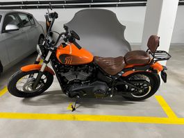 Harley Davidson Mustang Sitz+Sissybar für Street Bob Softail