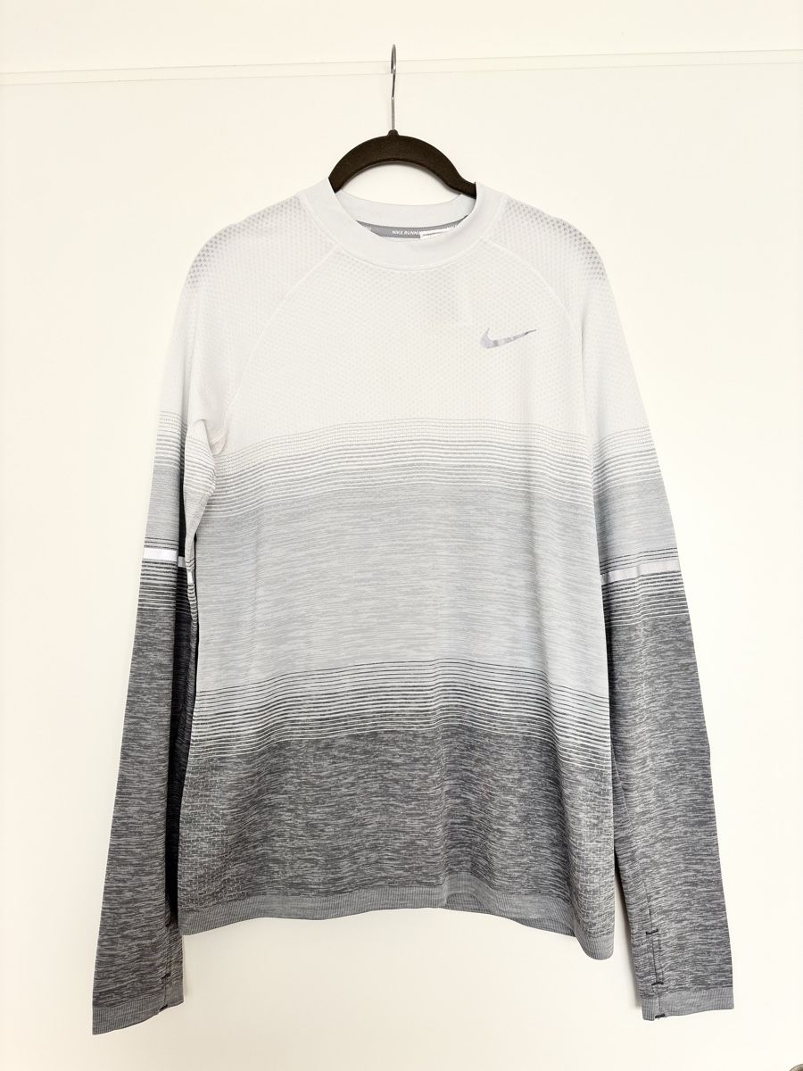 Tops: Nike Dry Fit Langarm grau Gr. M – Gebraucht aus Bottmingen von ana_5hrv 1