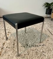 Schwarzer Mid Century Hocker Chrom-Beinen - Zeitloses Design