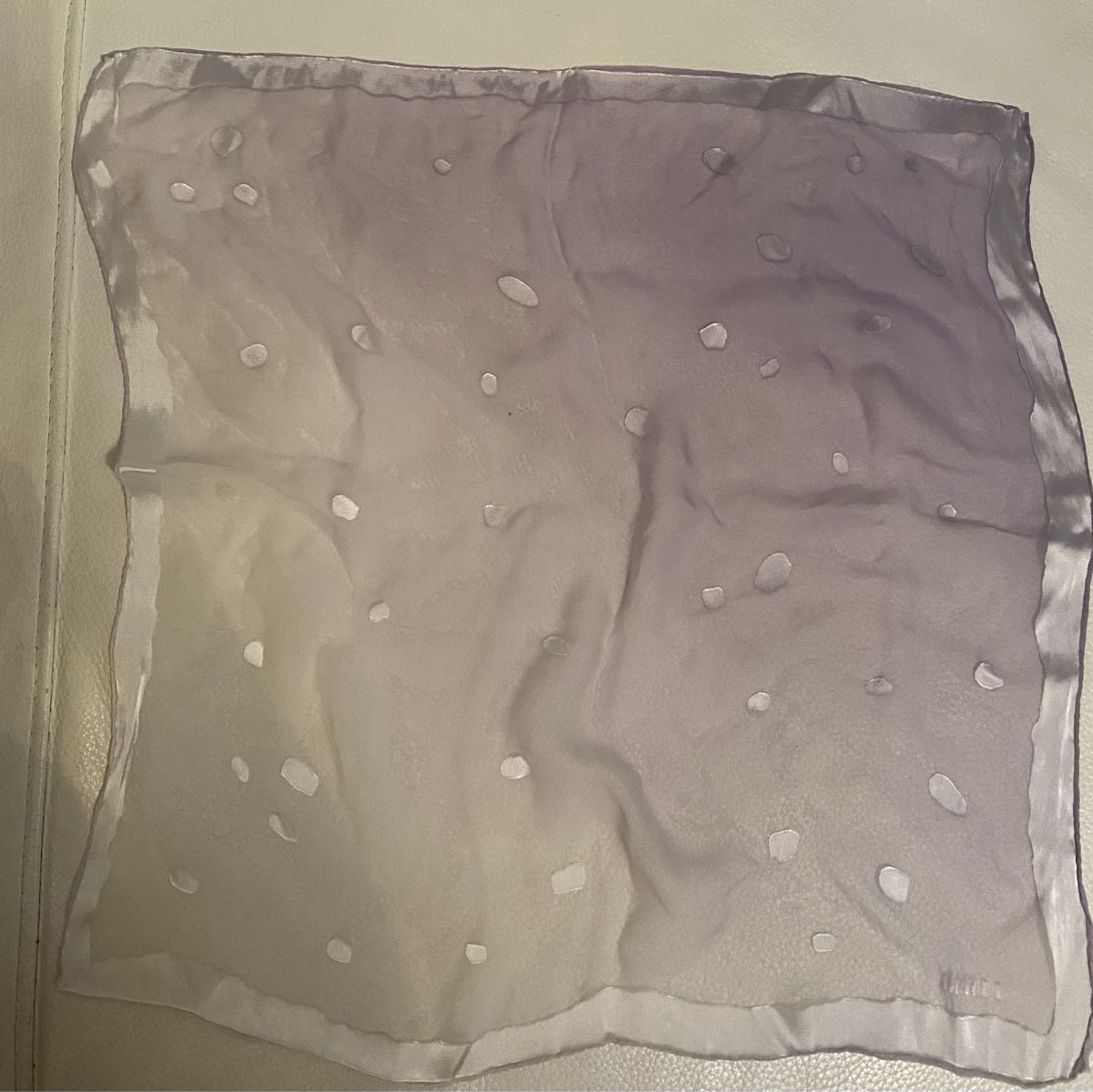 Foulards, Tücher & Schals: Seiden Halstuch 🌸 – Gebraucht aus Opfikon von Luis144