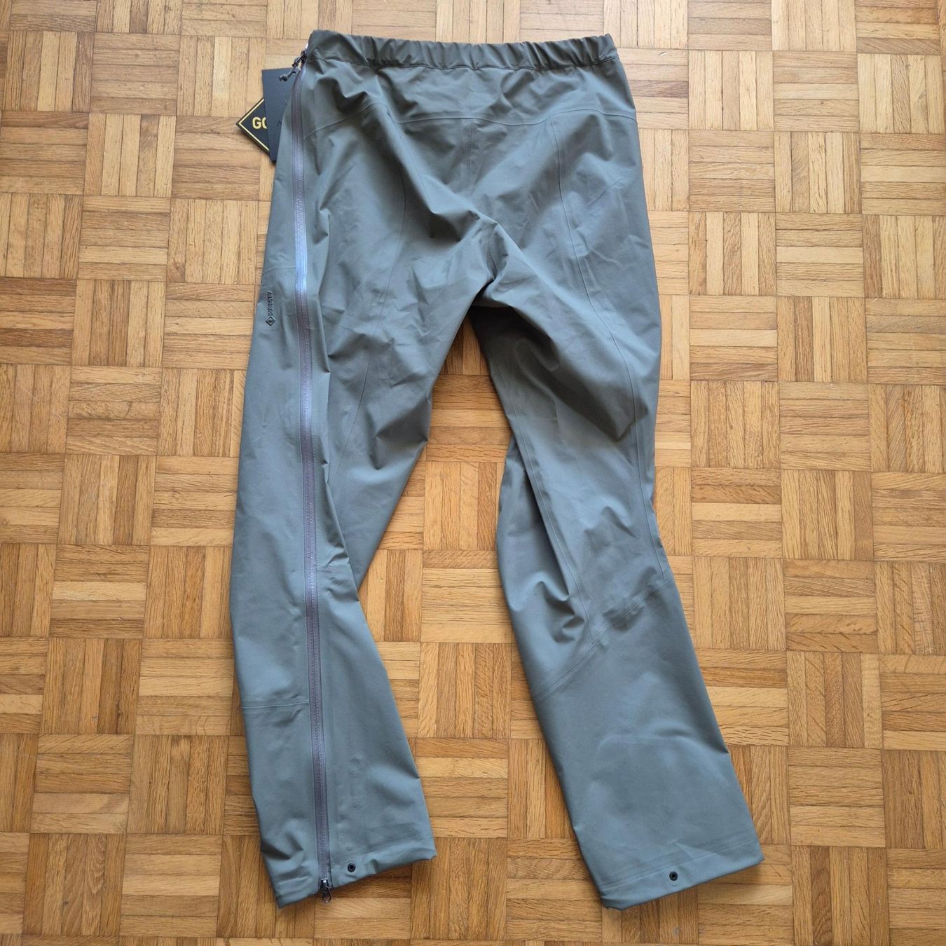 Arcteryx Pantaloni: Arc'teryx GORE-TEX Beta Pant Men Size M – Nuovo e nell'imballaggio originale da Luzern venduto da nnamfuak 2