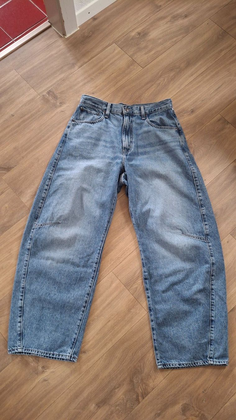 Levi's Jeans: LEVIS CINCH BARREL neuf taille 31 – Nuovo (secondo la descrizione) da Yverdon-les-Bains venduto da car_vz9j 6
