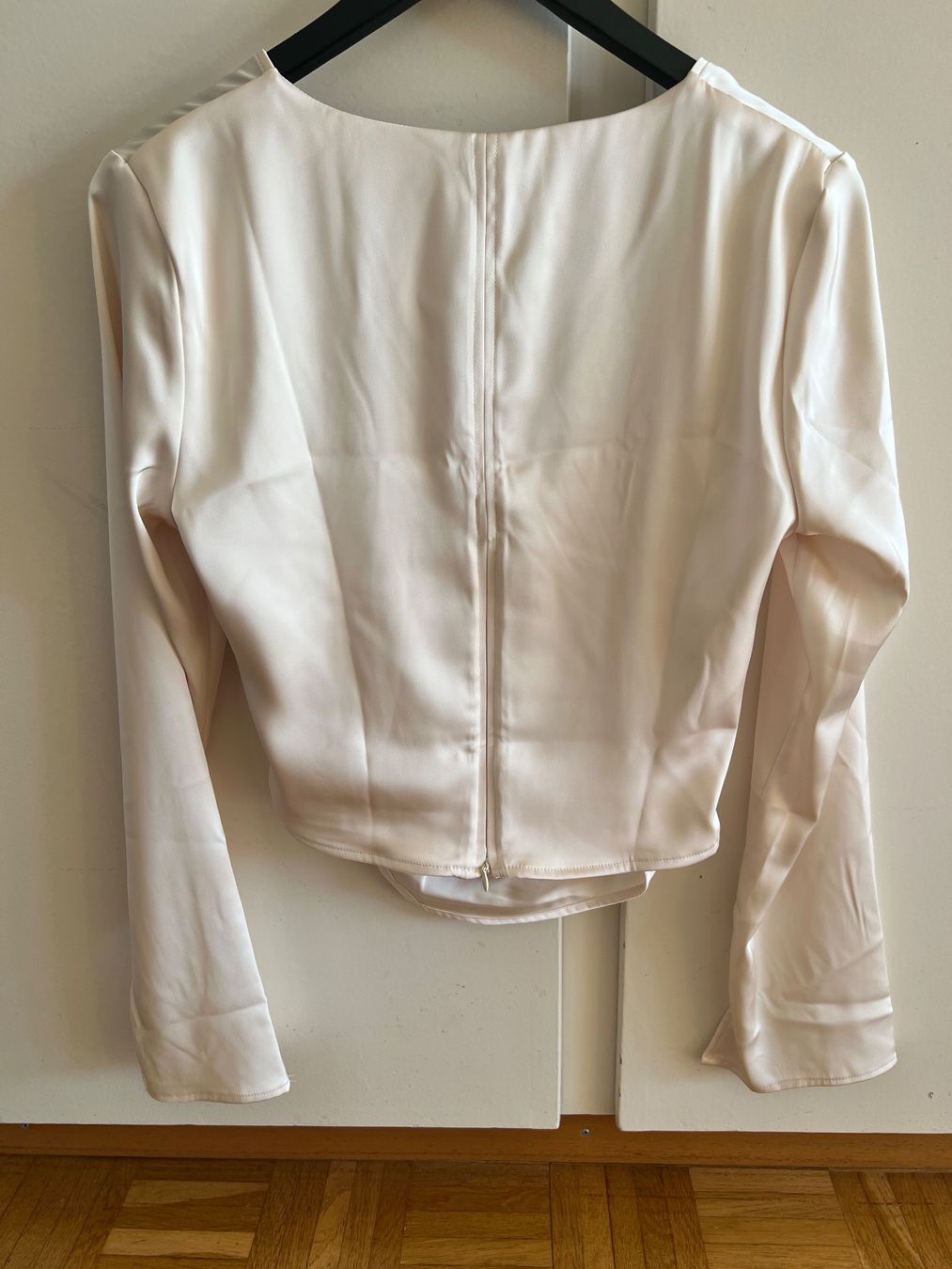H&M Camicette: H&M Satin Bluse / creme weiss / Größe M – Nuovo (secondo la descrizione) da Effretikon venduto da YaMn 1