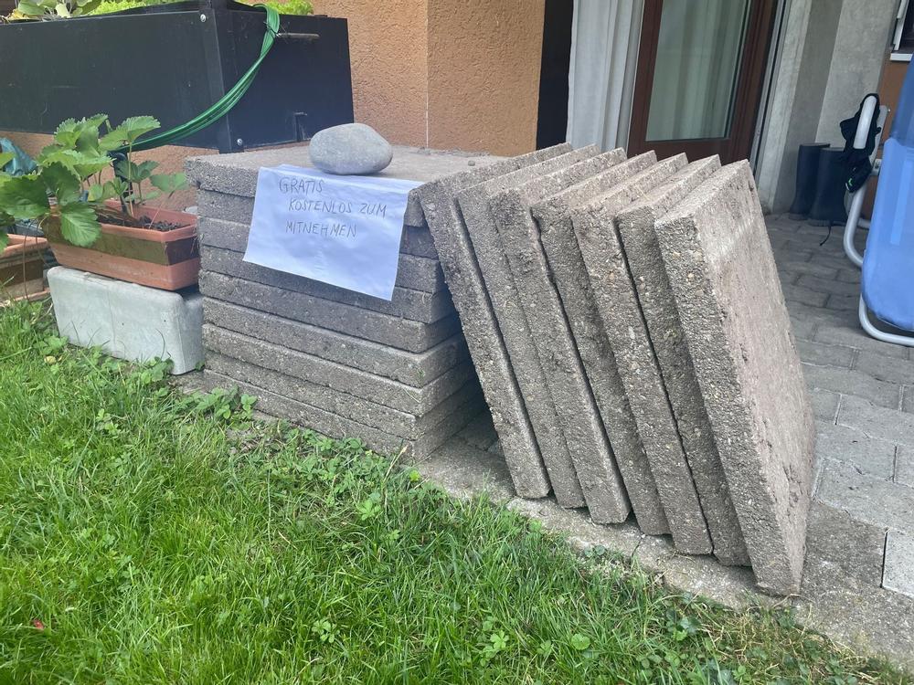 GRATIS 16 Stk. Gartenplatten 50x50x5 | Kaufen auf Ricardo