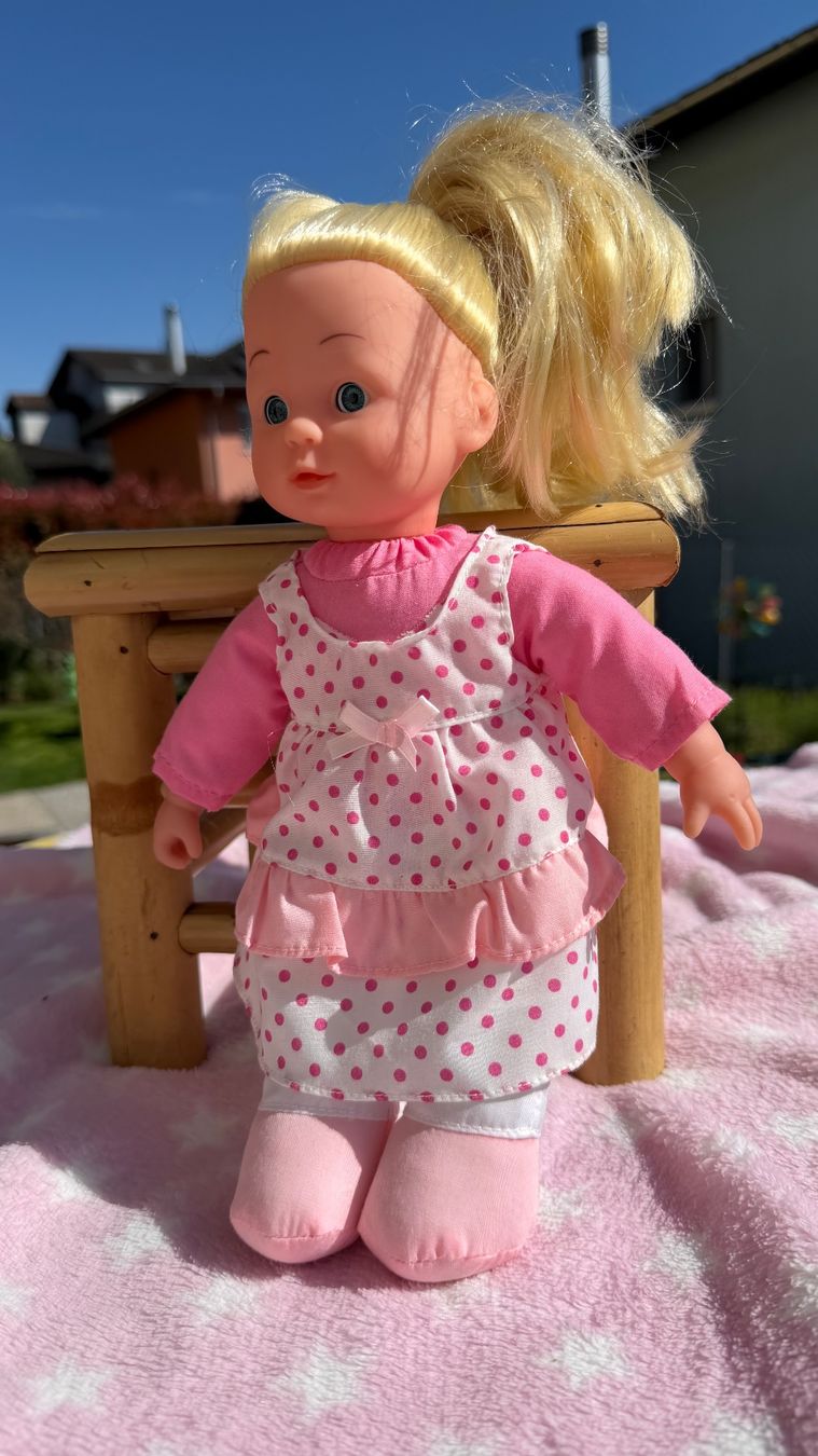 Poupées: Stoffpuppe mit blonden Haaren – D'occasion à Cugnasco par tizianaq