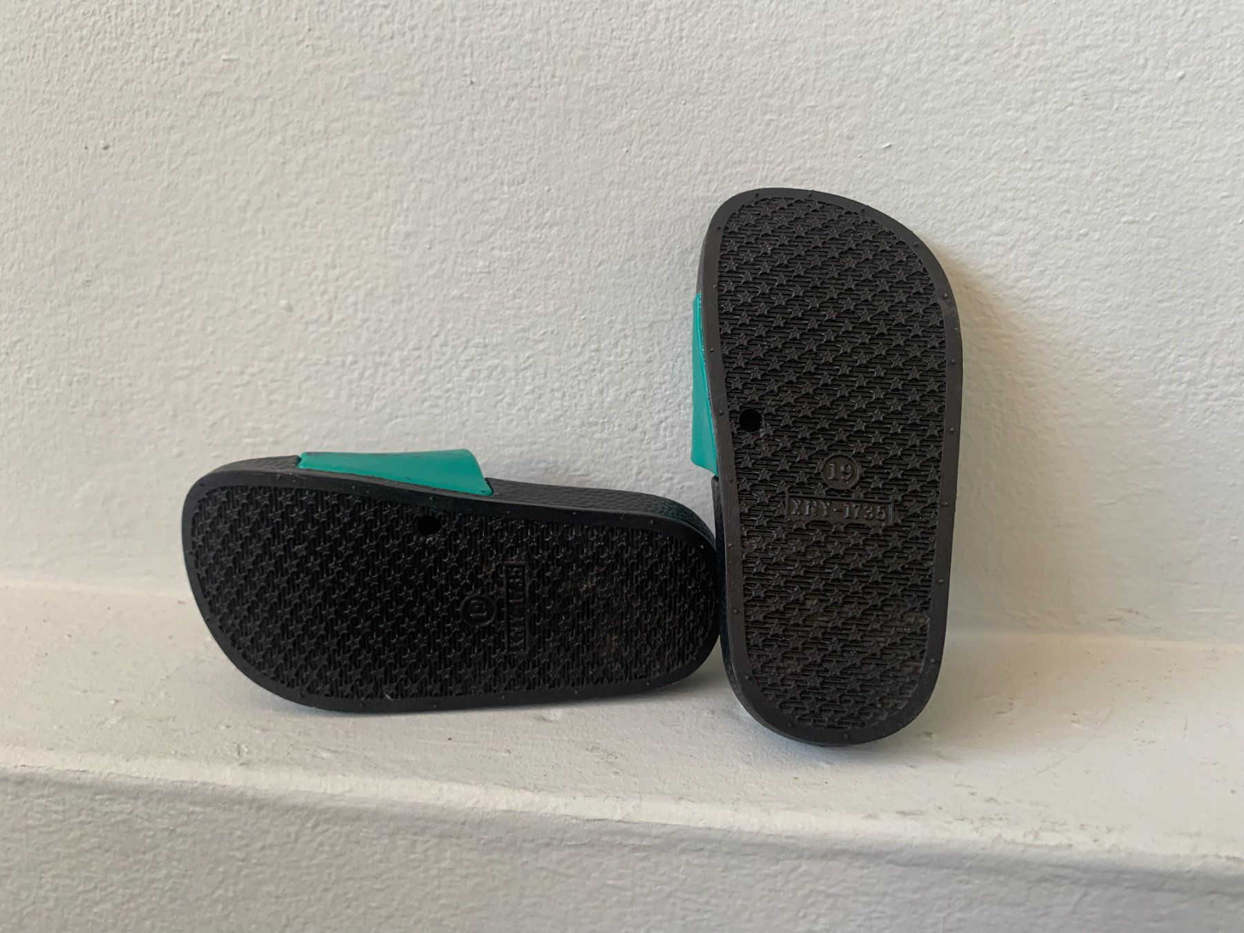 Scarpe per ragazzi: Baby flip flops panda size 19 – Usato da Neuchâtel venduto da _Easy_to_Find_ 4