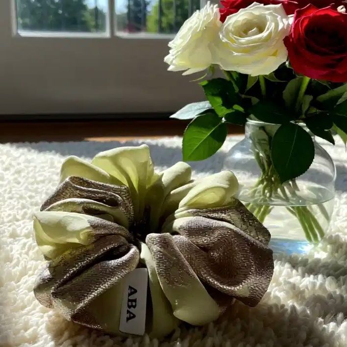 Accessori per capelli: Luxus Scrunchie Chiffon - Handgemachte - Unikat - Neu! – Nuovo e nell'imballaggio originale da Vals venduto da ABA-Atelier 6