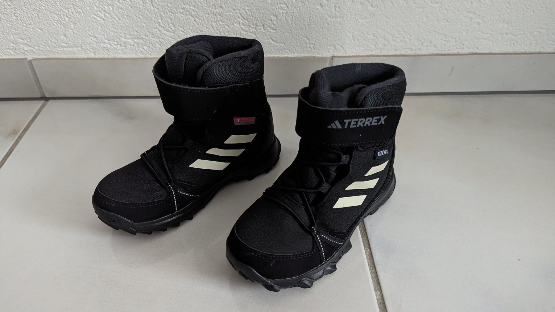 Adidas Scarpe da uomo: adidas Terrex Schnee/Winterstiefel, Gr. 30 – Usato da Oberwil-Lieli venduto da meipa3000