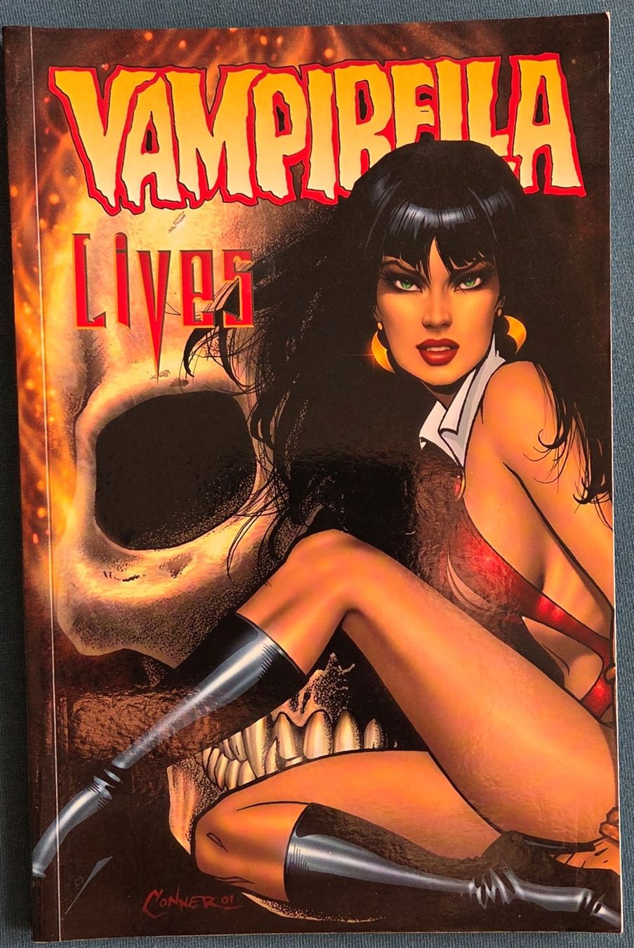 Fumetti: Ellis / Connor / Palmiotti - Vampirella Lives - Comic – Usato da Reinach BL venduto da solidsenders
