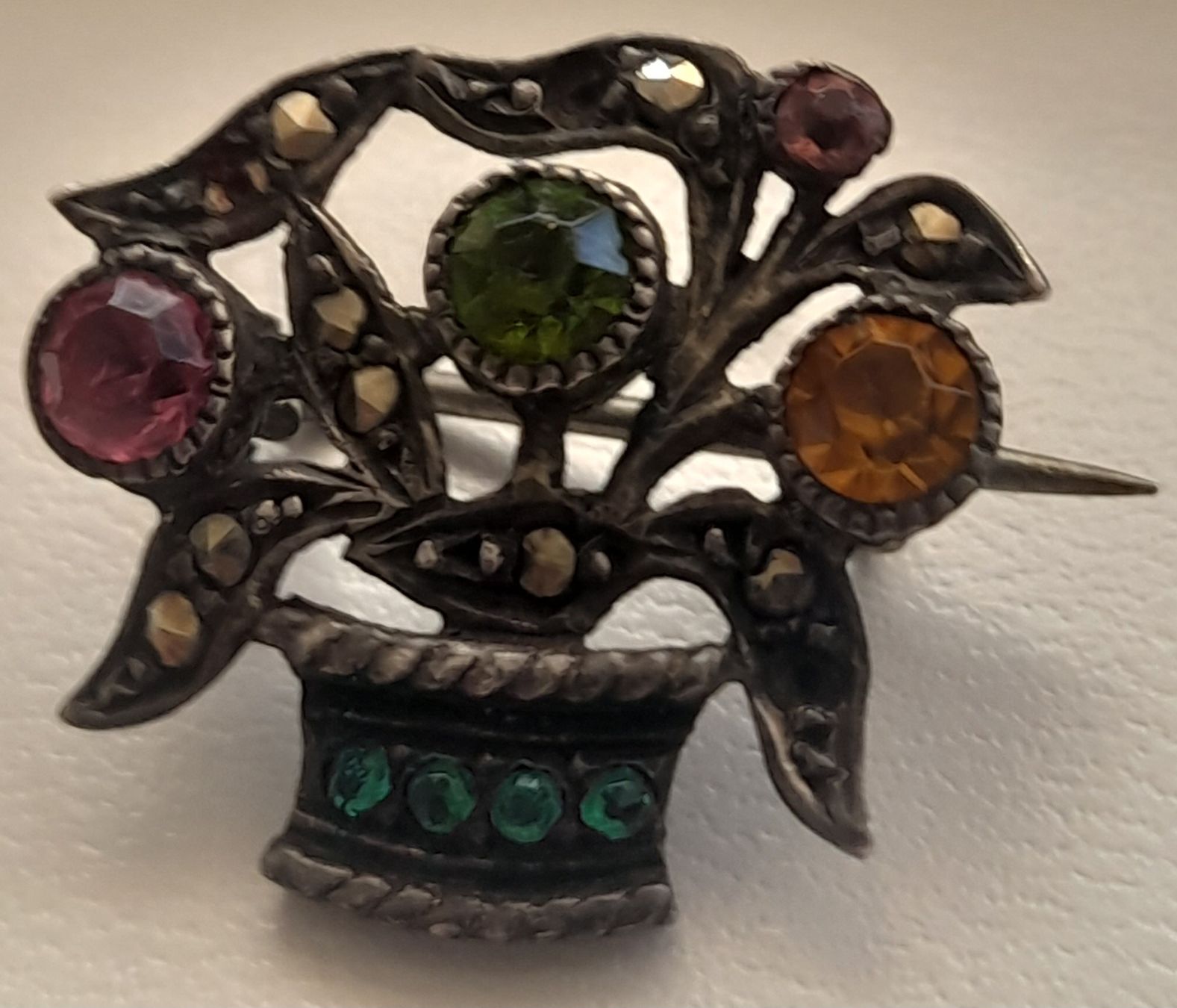 Spille & Fermagli: Broche antique en argent 800 – Difettoso da Lausanne venduto da Glam-Luxe 3