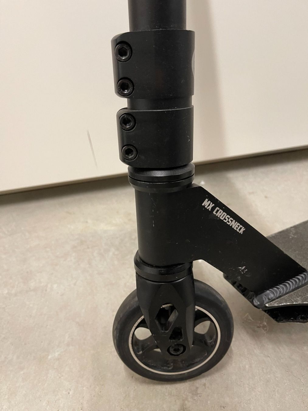 Fahrzeuge für Kinder: Trottinette MX Crossneck noire – Gebraucht aus Thalwil von Smotha 2