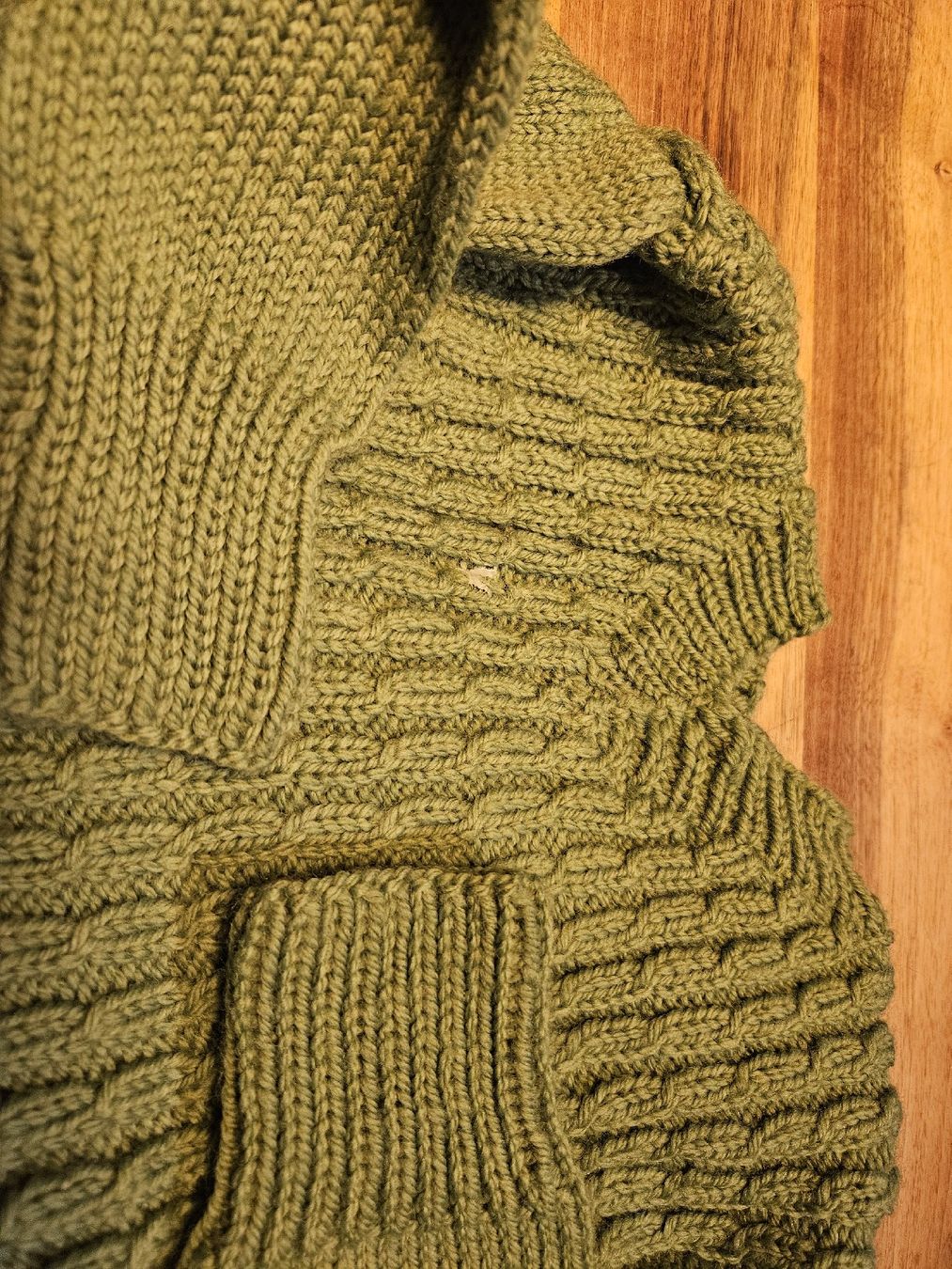 Maglioni & Felpe: Handgestrickter Wollpullover, ca. Gr. 140, grün – Usato da Spiez venduto da ann_y7bb 2