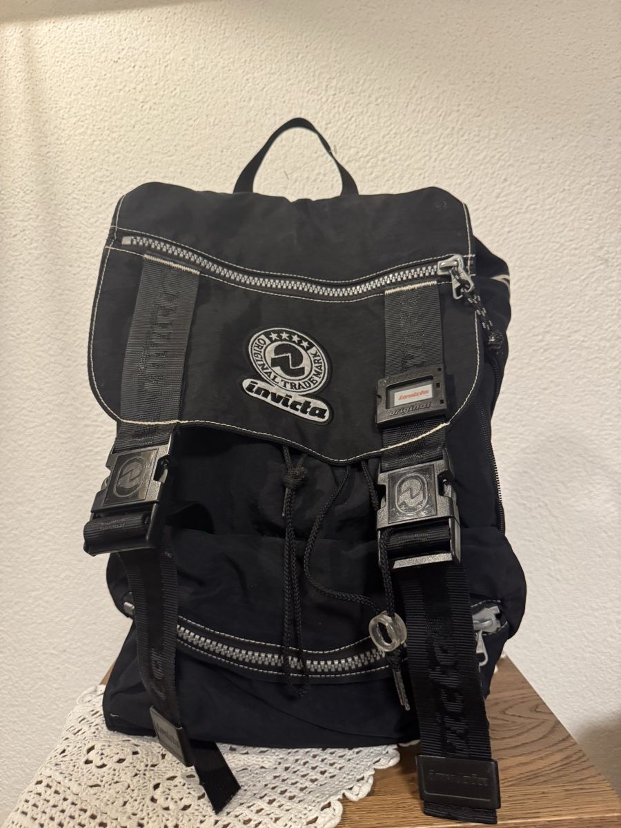 Invicta Zaini: Rucksack Invicta schwarz – Usato da Reiden venduto da ram_w7hf 2
