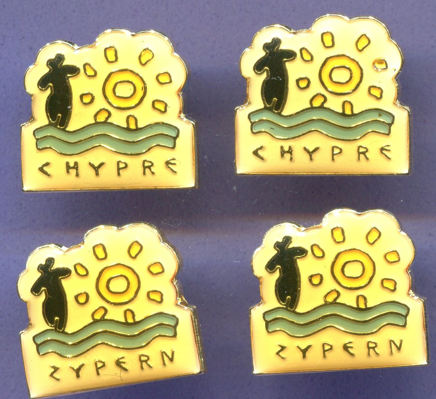 Plaketten & Abzeichen: 4 Pins  ZYPERN - CHYPRE – Gebraucht aus Winterthur von Sammleroase