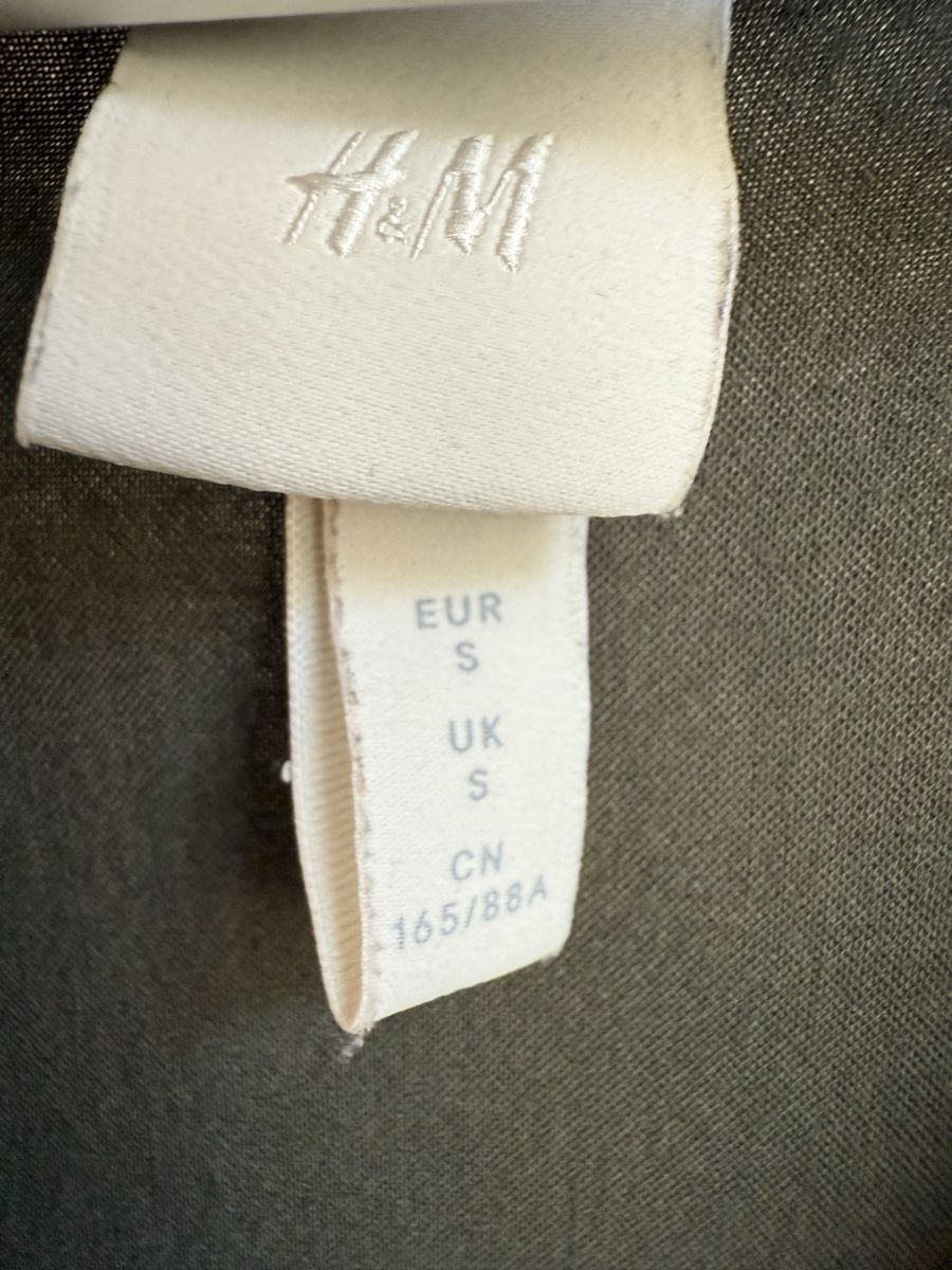 H&M Tuniques: Tunique vert kaki H&M, t.S/36 – D'occasion à Tavannes par Thriftshop 4