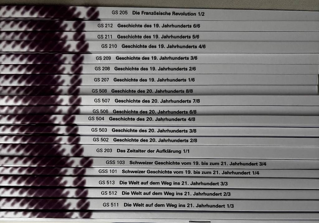 Libri: AKAD Erwachsenenmatura Geschichte – Usato da Sursee venduto da cheffe05 1