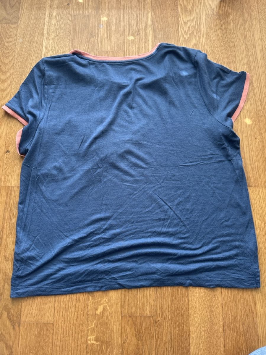 T-shirt: T-Shirt mit Ananas  – Usato da Riedholz venduto da emm_22qn 1