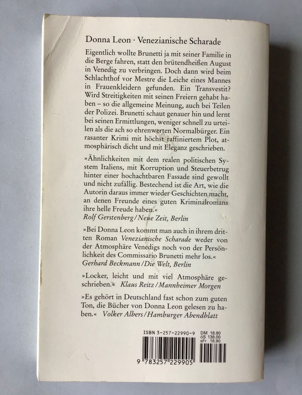 Libri: Donna Leon, Fall 3: Venezianische Scharade – Usato da Bubendorf venduto da Alpenheidi 1