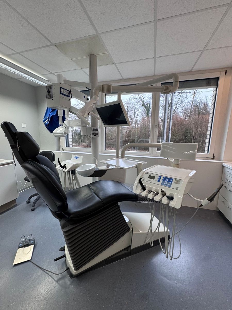 Dentsply Sirona Attrezzature mediche: Behandlungsstühle Zahnarztpraxis – Usato da Adligenswil venduto da cami9219 1
