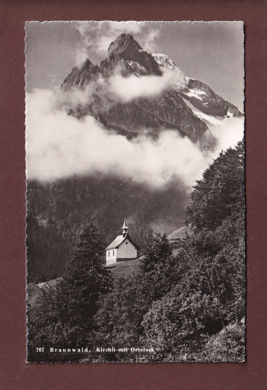 Cartoline postali: BRAUNWALD - Kirchli mit Ortstock - 1962 – Usato da Pully venduto da nicecards
