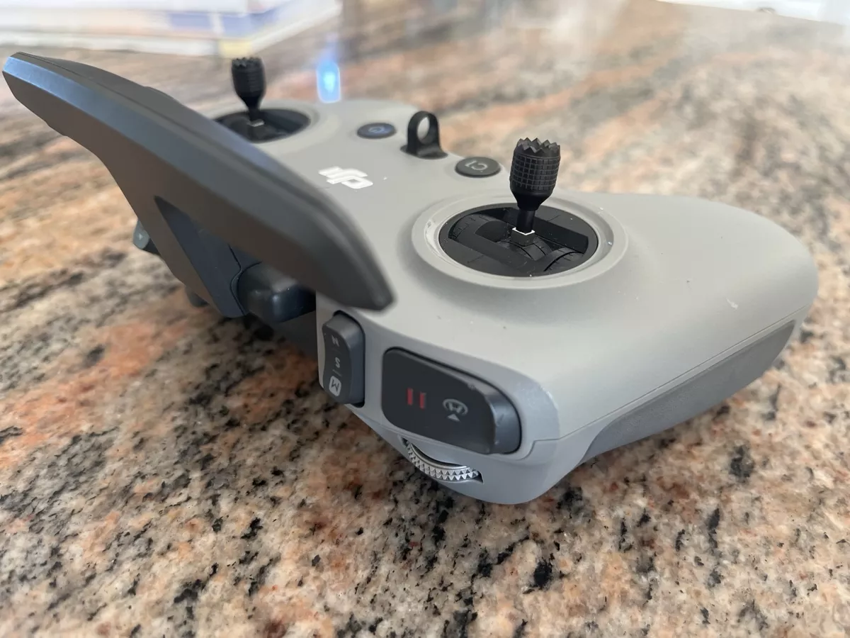 DJI Telecomandi: DJI FPV Remote Controller 2 grey like new condition – Nuovo (secondo la descrizione) da Cottens FR venduto da ginop 2