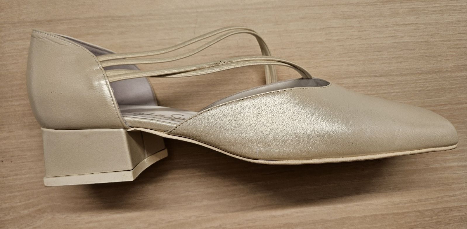 Chaussures femmes: Brautschuh Gr. 36 nur 1x getragen – D'occasion à St. Gallenkappel par masterglaus01 1