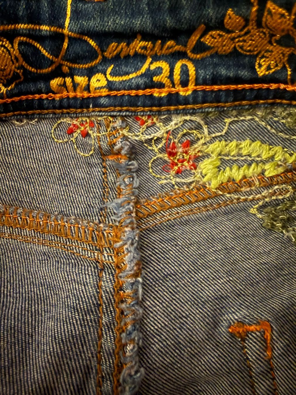 Desigual Jeans: DESIGUAL DAMENJEANS – Usato da Zürich venduto da flo_7cvq 2