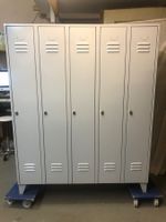 Wolf Garderobenschrank 5-Abteile mit Stollenfüssen