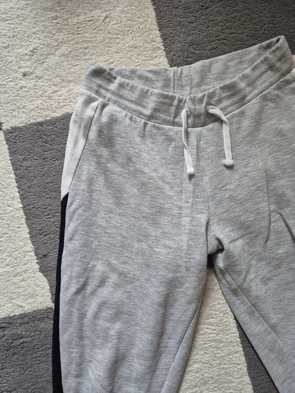 C&A Pantaloni: Jogginghose grau – Usato da Aesch BL venduto da sar_j59l 1